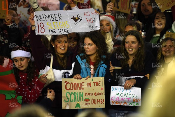 031225 - Cardiff Uni Women v Cardiff Met Women - Cardiff Clash - Fans