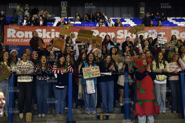 031225 - Cardiff Uni Women v Cardiff Met Women - Cardiff Clash - Fans