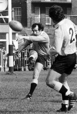 170476 - Cardiff v Barbarians - Gareth Edwards kicks ahead as Alan Phillips watches