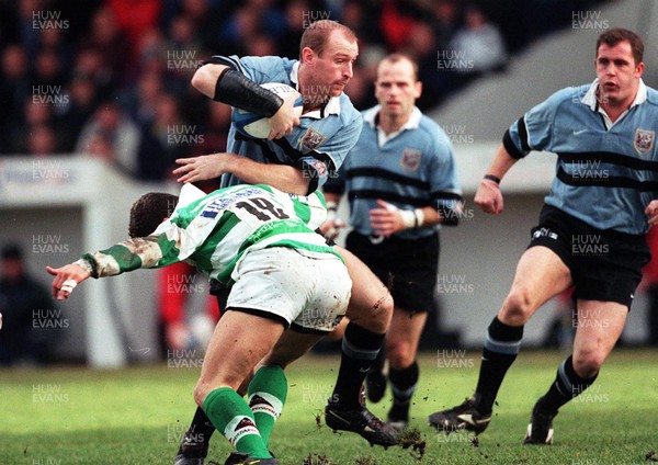 111299 - Cardiff v Benetton Treviso - Heineken Cup - Cardiffs Gareth Thomas steps inside Corrado Pilat's tackle as Leigh Davies supports