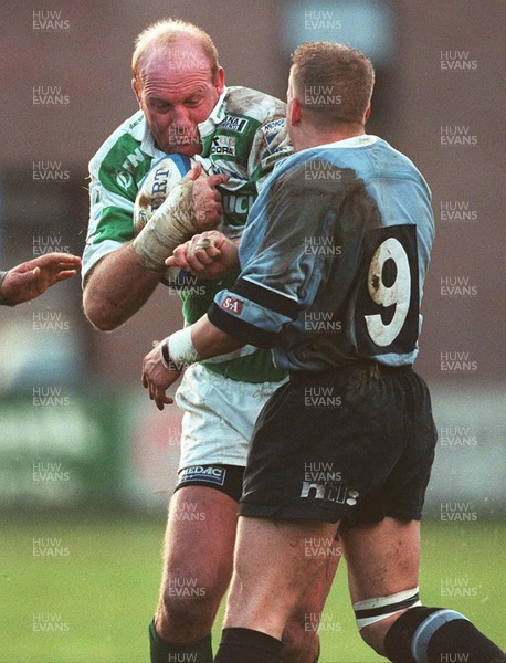 111299 - Cardiff v Benetton Treviso - Heineken Cup - Treviso's Adriaan Richter is atopped by Ryan Powell