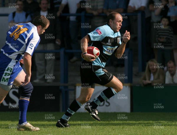 20.09.08 Cardiff RFC vs. Bridgend RFC. Principality Premiership, Cardiff. Veteran winger Craig Morgan makes an immediate impact on his return to The Arms Park as he outpaces Dan Connelly. 