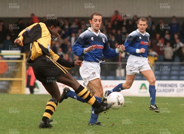 050497 - Cardiff City v  Cambridge - Matt Joseph of Cambridge kicks past Scott Partridge