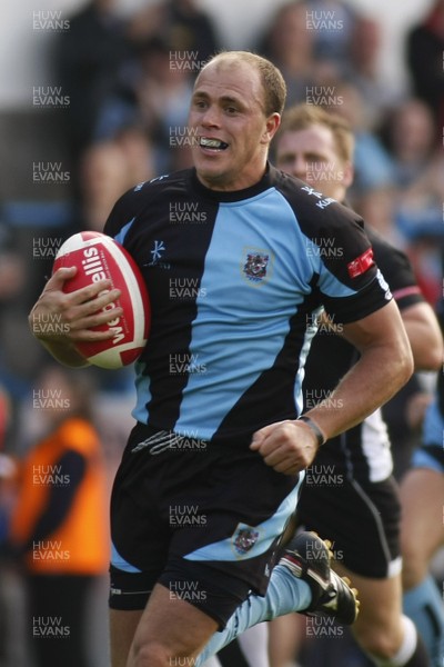 19.09.09  Cardiff RFC vs. Cross Keys RFC. Principality Premiership -  Cardiff's Craig Morgan runs in to score try. 