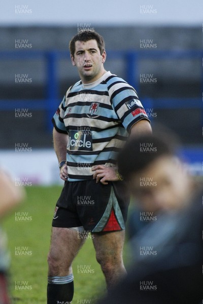 261209 - Cardiff RFC v Glamorgan Wanderers RFC - Principality Premiership - Glamorgan Wanderers' & Blues centre Dafydd Hewitt