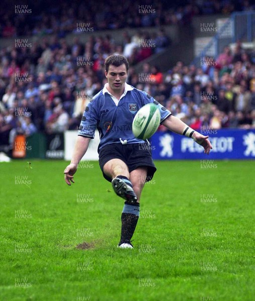 271001 - Cardiff v Glasgow - Heineken Cup - Cardiff's Iestyn Harris converts his third and final try