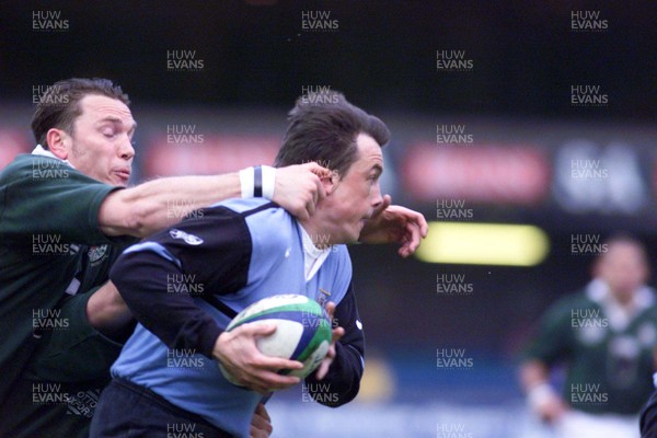 210499 - Cardiff v London Irish - Cardiff's Simon Hill breaks for the line