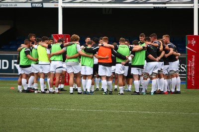 010918 - Cardiff RFC v Merthyr RFC - Principality Premiership - Players of Merthyr hold a team talk during warm up 