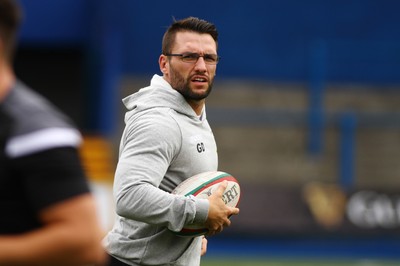 010918 - Cardiff RFC v Merthyr RFC - Principality Premiership - Backs coach of Merthyr Gavin Dacey 