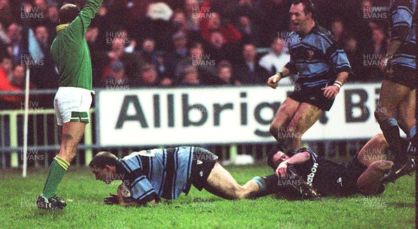 231295 - Cardiff v Neath - Owain Williams of Cardiff scores a try