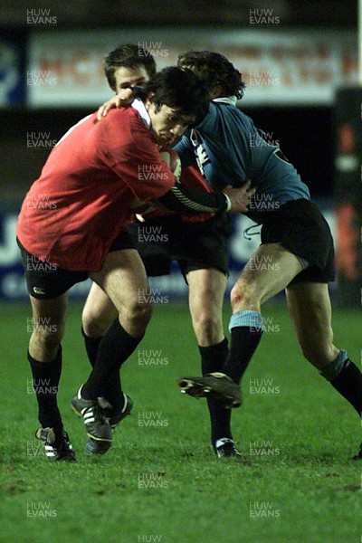 050405 Cardiff vs Newbridge Welsh Premier  LeagueLiam Roberts ducks under the tackle of Chris MillerDarren Griffiths/