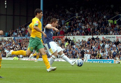 23.08.08 - Championship Football Cardiff City v Norwich City Cardiff's Ross McCormack scores goal 