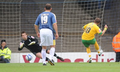 23.08.08 - Championship Football Cardiff City v Norwich City Norwich's Jamie Cureton fails to convert penalty 