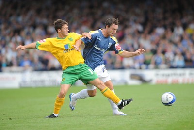 23.08.08 - Championship Football Cardiff City v Norwich City Cardiff's Ross McCormack is tackled by Norwich's Wesley Hoolahan 