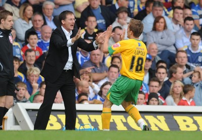 23.08.08 - Championship Football Cardiff City v Norwich City Norwich's Arturo Lupoli celebrates scoring his and his sides second goal with manager Glenn Roeder 