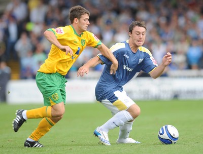 23.08.08 - Championship Football Cardiff City v Norwich City Cardiff's Darcy Blake gets past Norwich's Wesley Hoolahan 