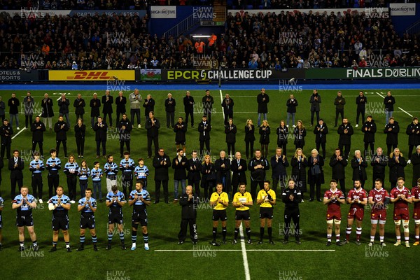 010423 - Cardiff Rugby v Sale Sharks - European Rugby Challenge Cup - Everyone at Cardiff Arms Park pay their respects to former Chairman Peter Thomas ahead of kick off