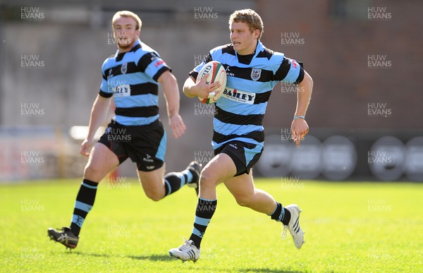 290912 - Cardiff v Swansea - Principality Premiership -Thomas Young of Cardiff runs in to score try