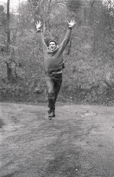 251168 - Carl Gizzi two days before he fought Jack Bodell in the British heavyweight title final eliminator, winner to meet Henry Cooper for his 3 titles (British, Commonwealth & European), 27th November 1968, Sophia Gardens Pavilion, Cardiff, Wales Bodell won the fight after it was stopped in the second round after an accidental clash of heads resulted in a cut above Gizzi's eye