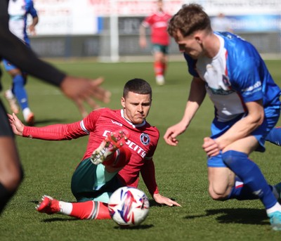 050425 - Carlisle United v Newport County - Sky Bet League 2 - Kieron Evans of Newport keeps the ball in play despite Jack Ellis of Carlisle