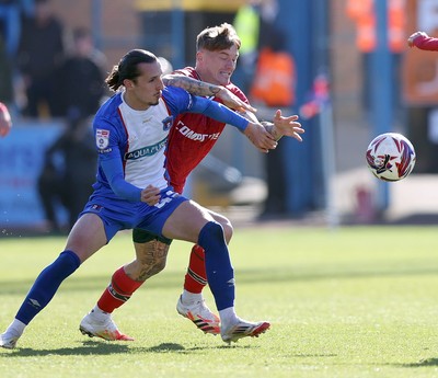050425 - Carlisle United v Newport County - Sky Bet League 2 - Kai Whitmore of Newport and Callum Whelan of Carlisle