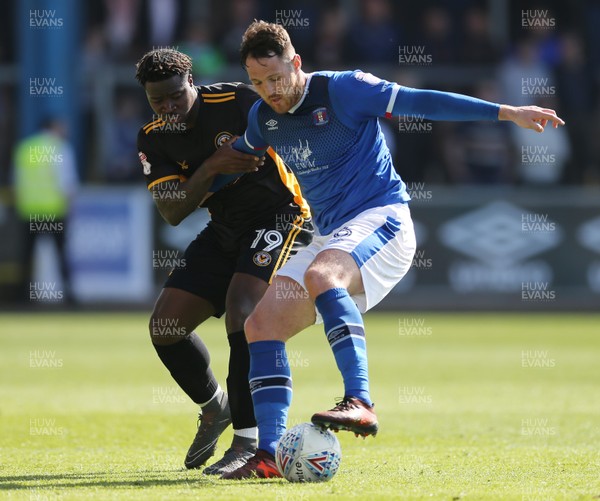 050518 - Carlisle United v Newport County - SkyBet League Two - Tyler Reid of Newport County (l) and Tom Parkes of Carlisle United