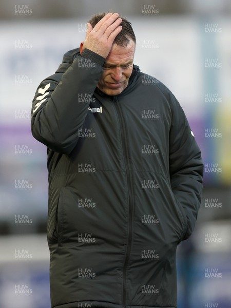 140123 - Carlisle United v Newport County - Sky Bet League 2 - Manager Graham Coughlan of Newport County at 2-0 down