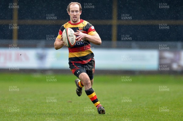 010417 Carmarthen Quins v Bedwas - Fosters Challenge Cup Final - Lee Williams of Carmarthen Quins on the attack