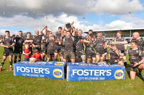 010417 Carmarthen Quins v Bedwas - Fosters Challenge Cup Final - Bedwas celebrate winning the Fosters Cup!