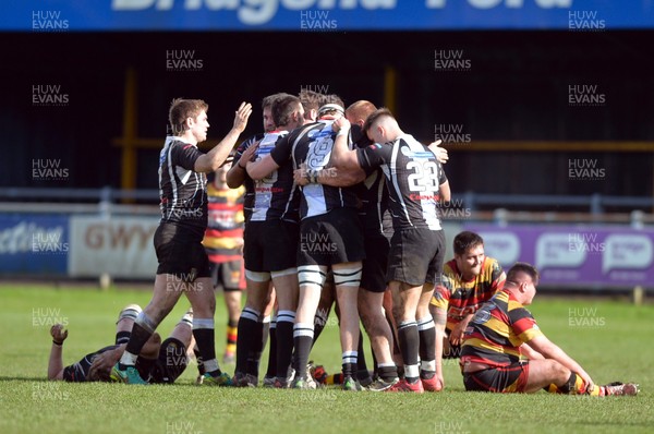 010417 Carmarthen Quins v Bedwas - Fosters Challenge Cup Final - Bedwas celebrate at the final whistle