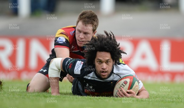 110514 - Carmarthen Quins v Cross Keys - Principality Premiership Semi-Final -Leon Andrew of Cross Keys scores his first try