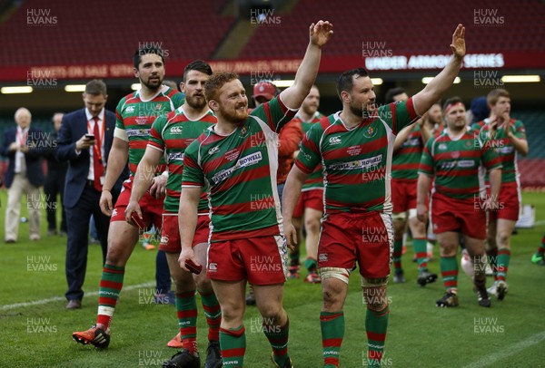 010516 - Carmarthen Quins v Llandovery - SSE SWALEC Cup Final - Luke Lewis and Llandovery thank the fans at full time