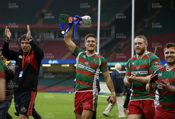 010516 - Carmarthen Quins v Llandovery - SSE SWALEC Cup Final - Matthew Jacobs shows the Cup off to the fans