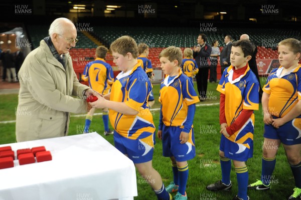 170413 - Castell Nedd School v Tywyn School - Under 11 Schools Final - 