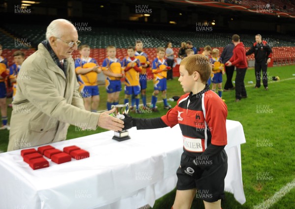 170413 - Castell Nedd School v Tywyn School - Under 11 Schools Final - 