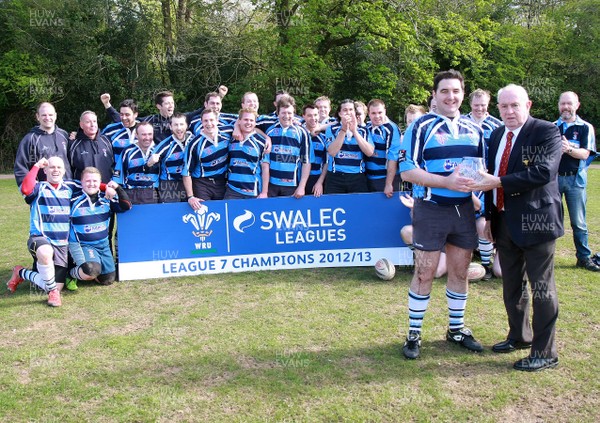 040513 Cathays RFC - Division 7 Champions -Cathays RFC celebrate winning Division 7