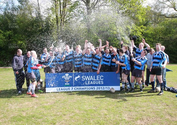 040513 Cathays RFC - Division 7 Champions -Cathays RFC celebrate winning Division 7