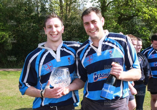 040513 Cathays RFC - Division 7 Champions -Cathays RFC celebrate winning Division 7