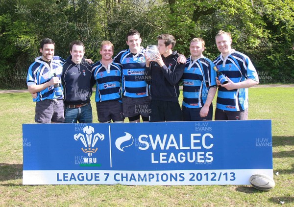 040513 Cathays RFC - Division 7 Champions -Cathays RFC celebrate winning Division 7