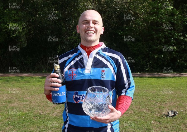 040513 Cathays RFC - Division 7 Champions -Cathays RFC celebrate winning Division 7