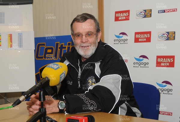 12.03.09_Celtic Crusaders Press Conference. Head Coach John Dixon. 