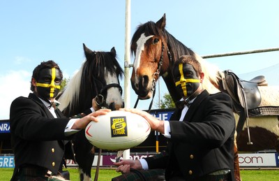 16.04.09 - Rugby League Celtic Crusaders Tony Duggan(left) and Darren Mapp get ready for the Edinburgh 'Magic Weekend' at the Brewery Field, Bridgend. 