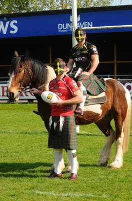 16.04.09 - Rugby League Celtic Crusaders Tony Duggan and Darren Mapp (standing) get ready for the Edinburgh 'Magic Weekend' at the Brewery Field, Bridgend. 