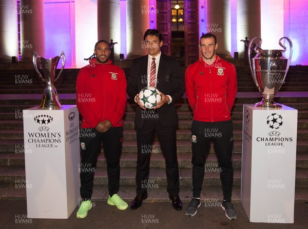 310816 Wales manager Chris Colman with Ashley Williams and Gareth Baleon the steps of the National Museum of Wales, Cardiff, to mark the start of the run up to the Champions League Final which Cardiff is hosting in 2017