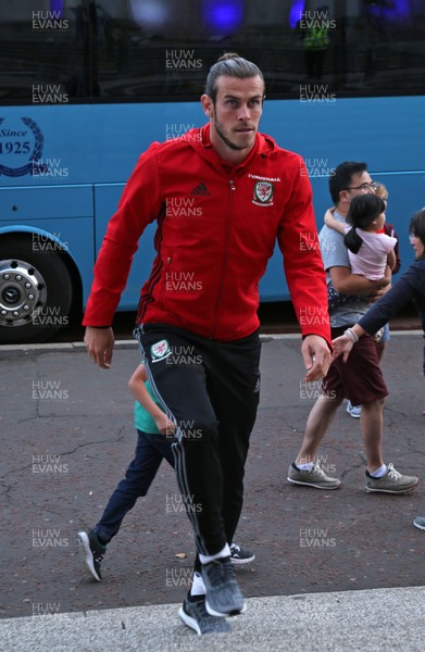 310816 - Wales' Gareth Bale arrives at the dinner at the National Museum of Wales, Cardiff, to mark the start of the run up to the Champions League Final which Cardiff is hosting in 2017