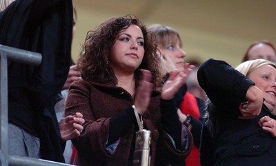 17.11.06 - Wales v Canada - Invesco Perpetual Series 2006 - Charlotte Church looks on with a new hair style during the Wales v Canada match with other player's wives and girlfriends 