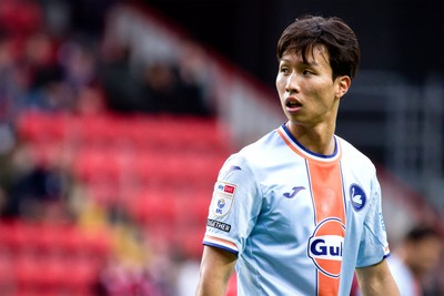 011125 - Charlton Athletic v Swansea City - Sky Bet Championship - Jisung Eom of Swansea City