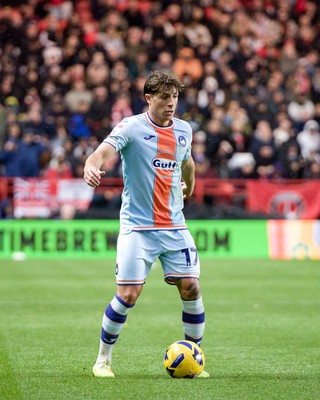 011125 - Charlton Athletic v Swansea City - Sky Bet Championship - Goncalo Franco of Swansea City