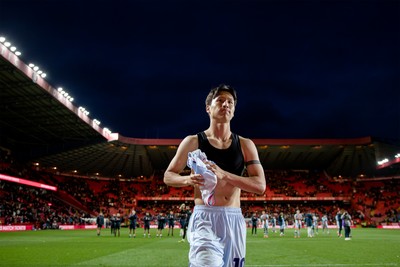 011125 - Charlton Athletic v Swansea City - Sky Bet Championship - Jisung Eom of Swansea City