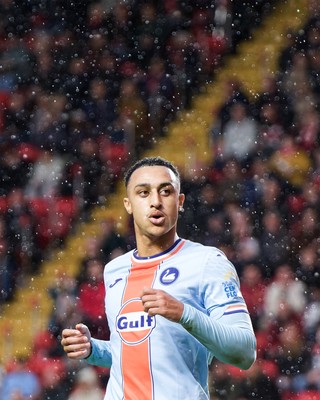 011125 - Charlton Athletic v Swansea City - Sky Bet Championship - Adam Idah of Swansea City